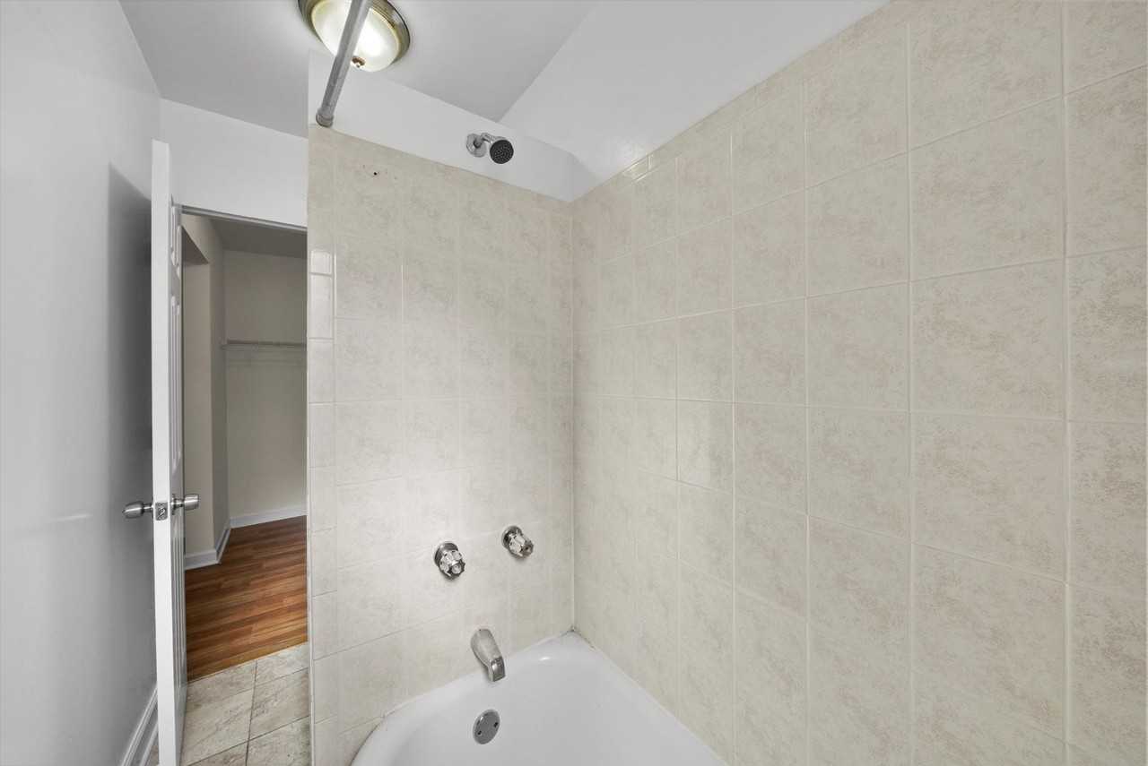 5417 Kenmore LLC - Photo 3 of 50