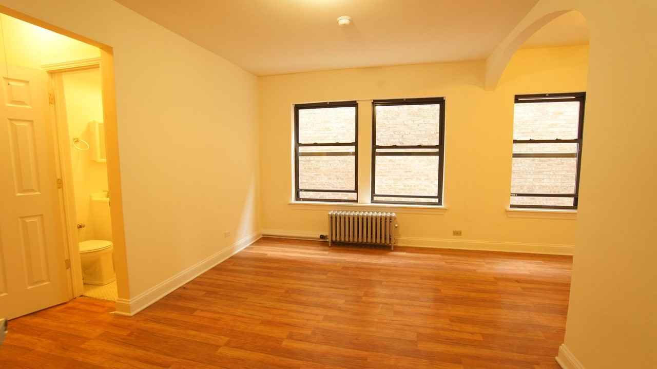 5417 Kenmore LLC - Photo 3 of 23