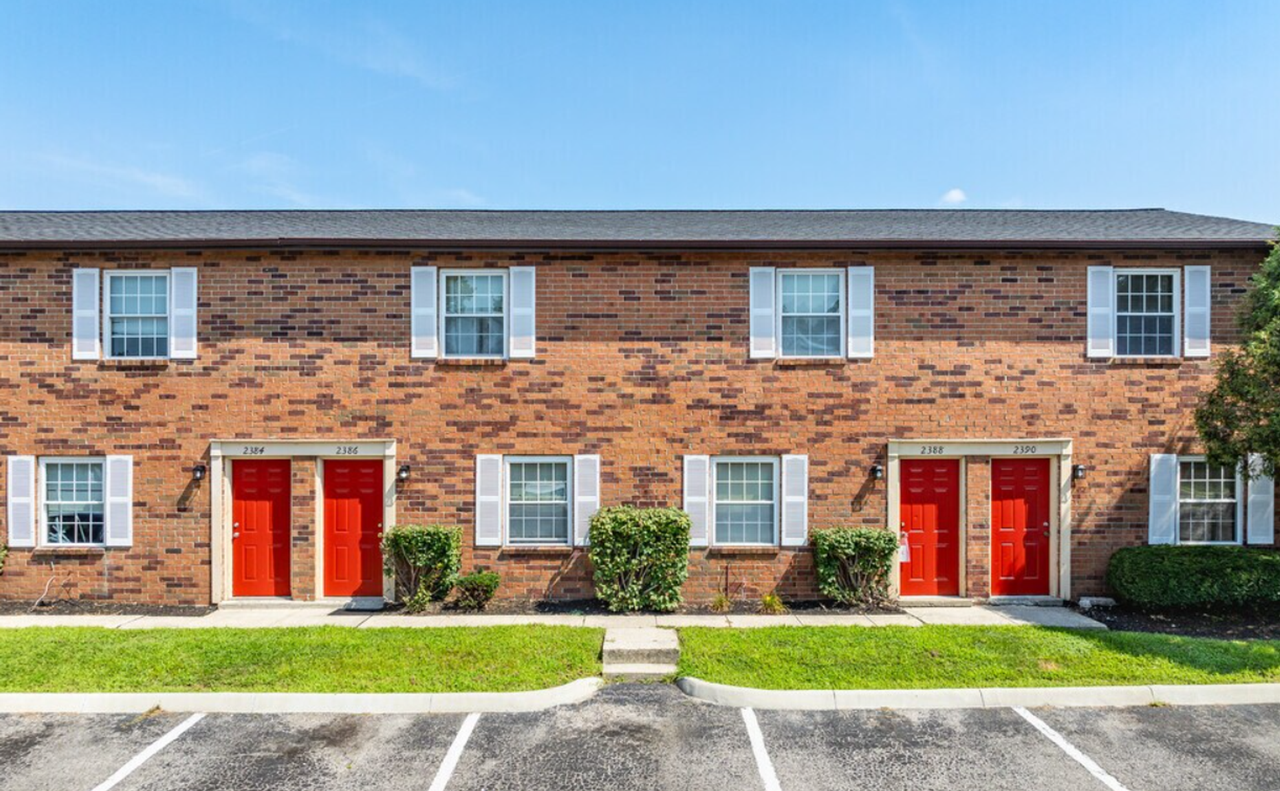 Pinecrest Village - Photo 2 of 11