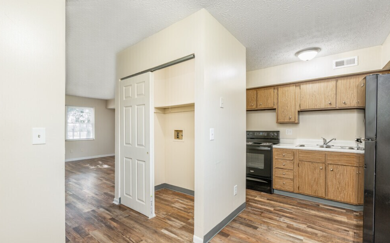 Pinecrest Village - Photo 6 of 11