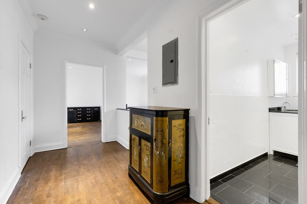 4650 Avenue Bonavista #304 - Photo 7 of 12