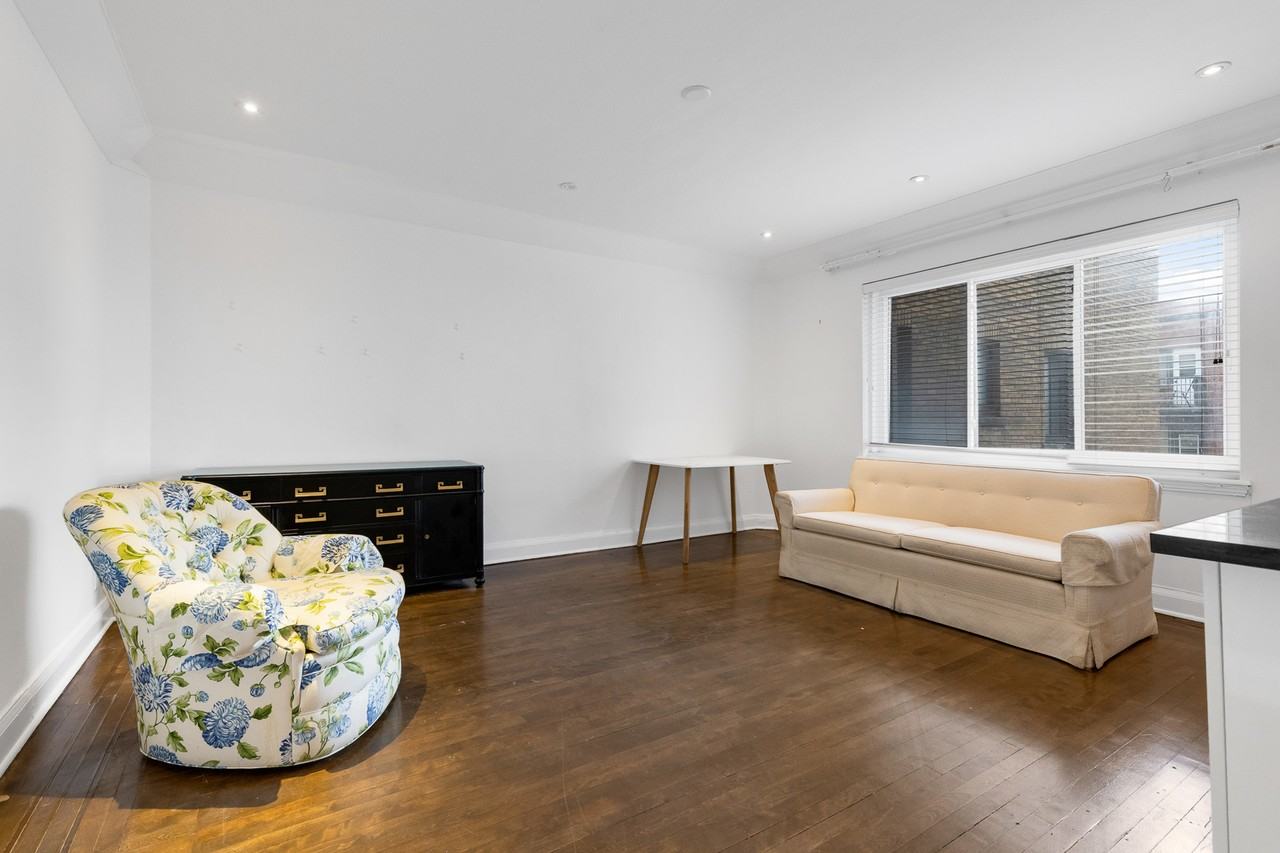 4650 Avenue Bonavista #304 - Photo 5 of 12