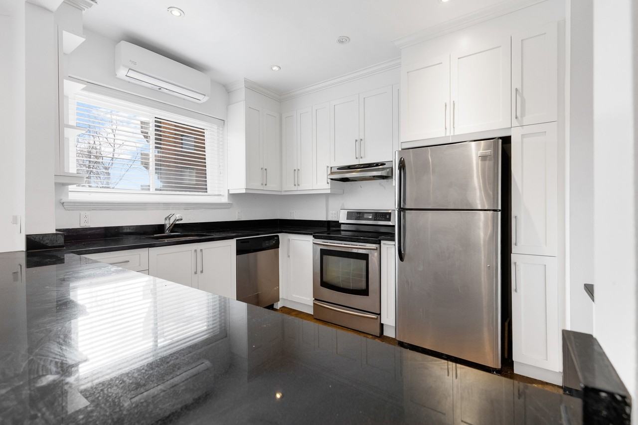 4650 Avenue Bonavista #304 - Photo 3 of 12