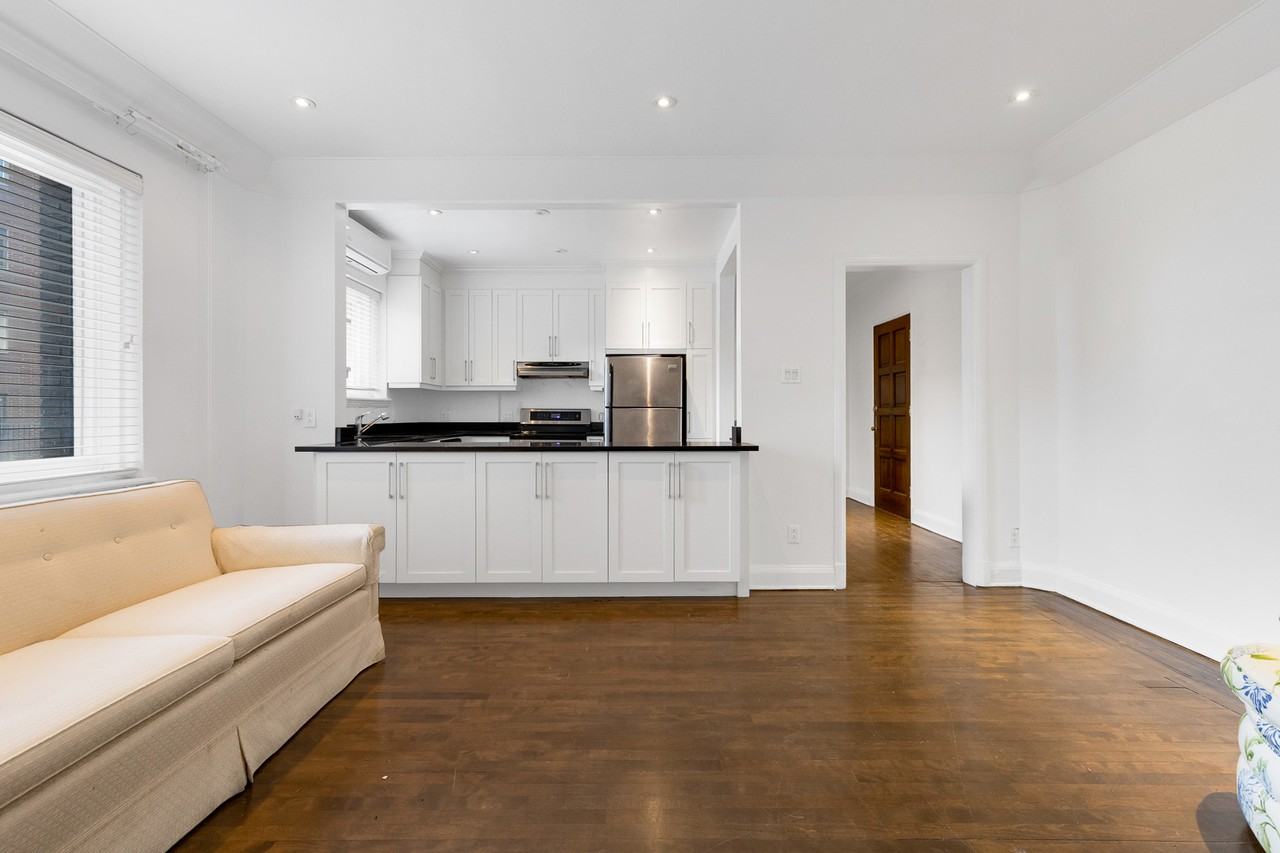 4650 Avenue Bonavista #304 - Photo 4 of 12