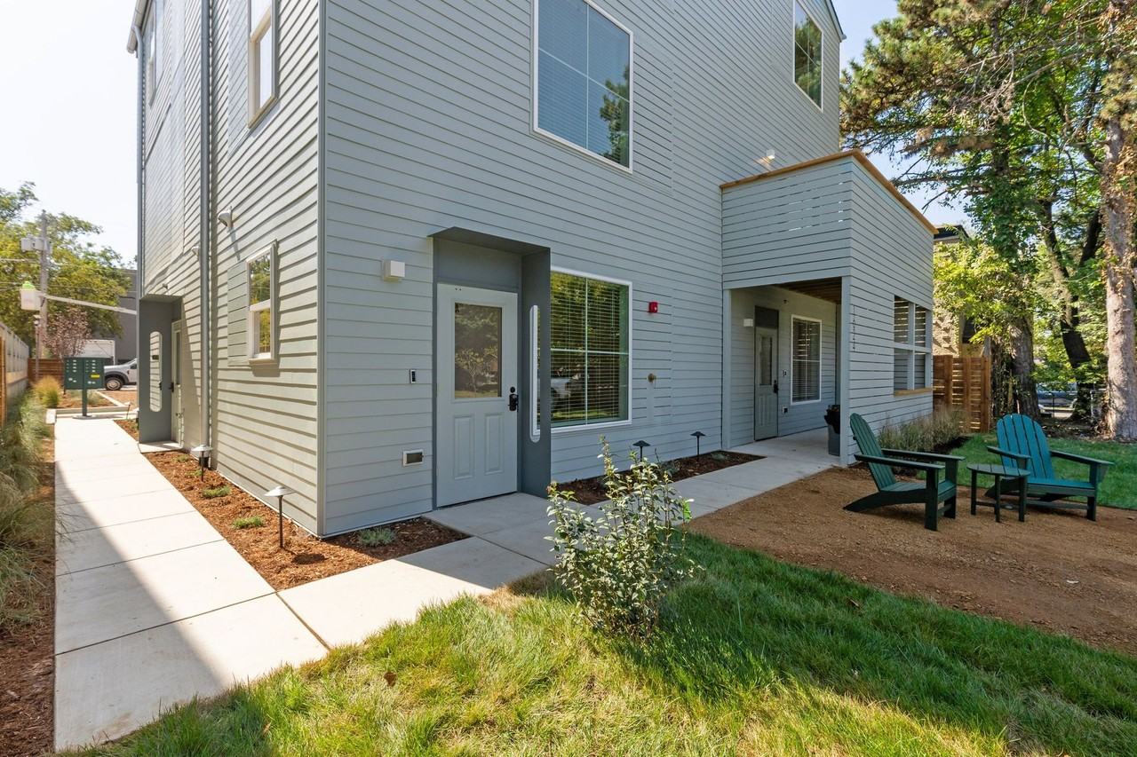 ✨MOVE IN SPECIAL - Photo 3 of 12