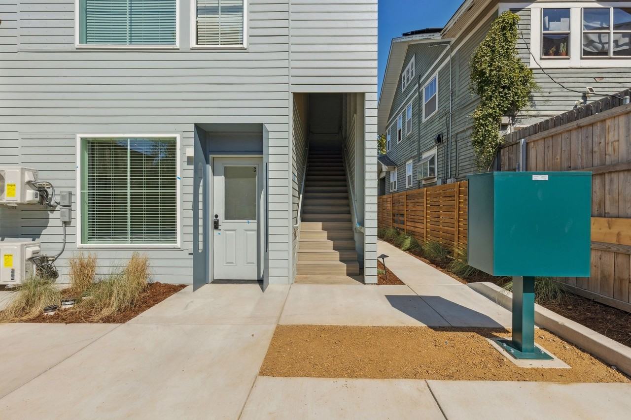 ✨MOVE IN SPECIAL - Photo 4 of 12