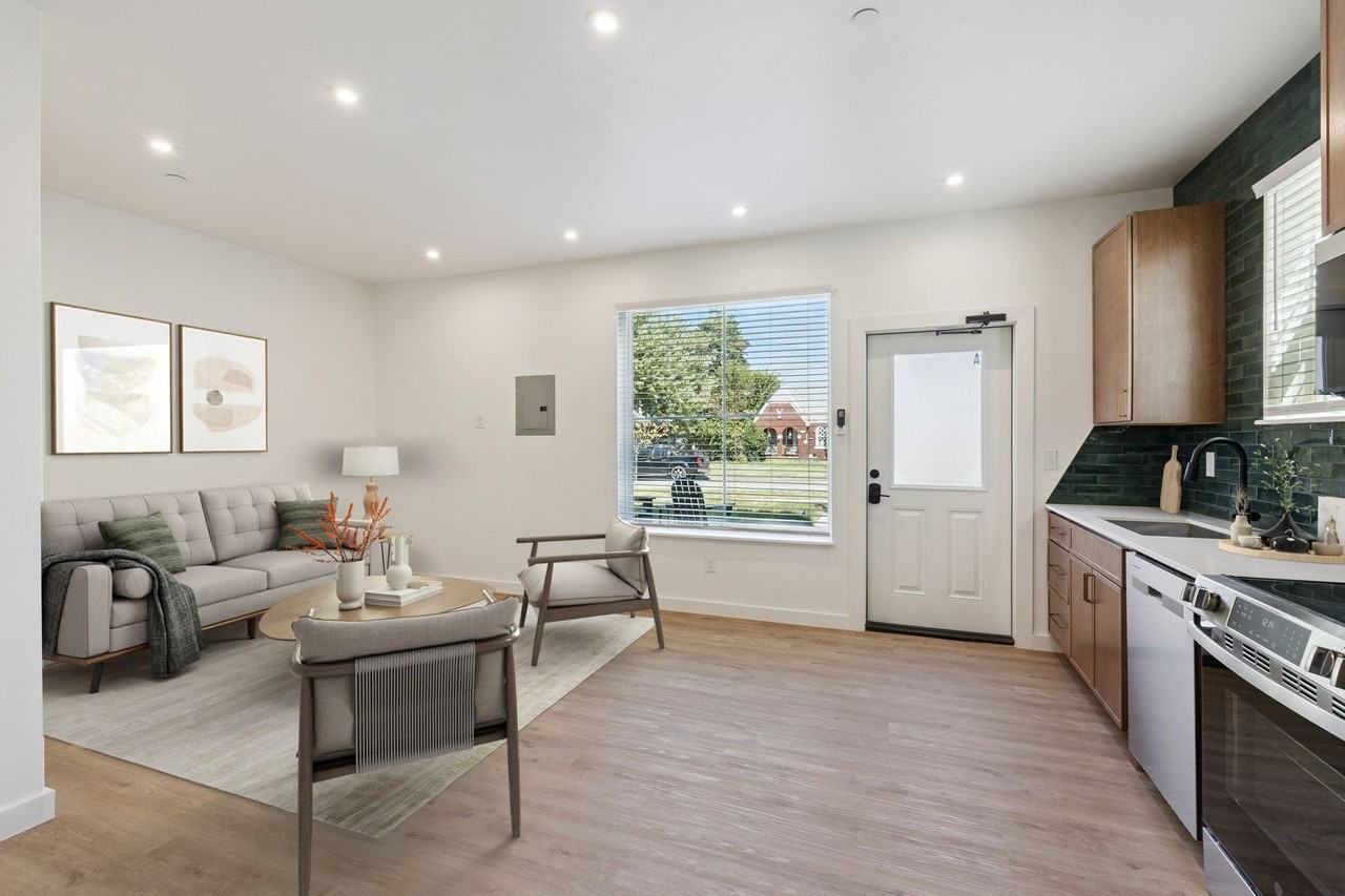 ✨MOVE IN SPECIAL - Photo 6 of 12