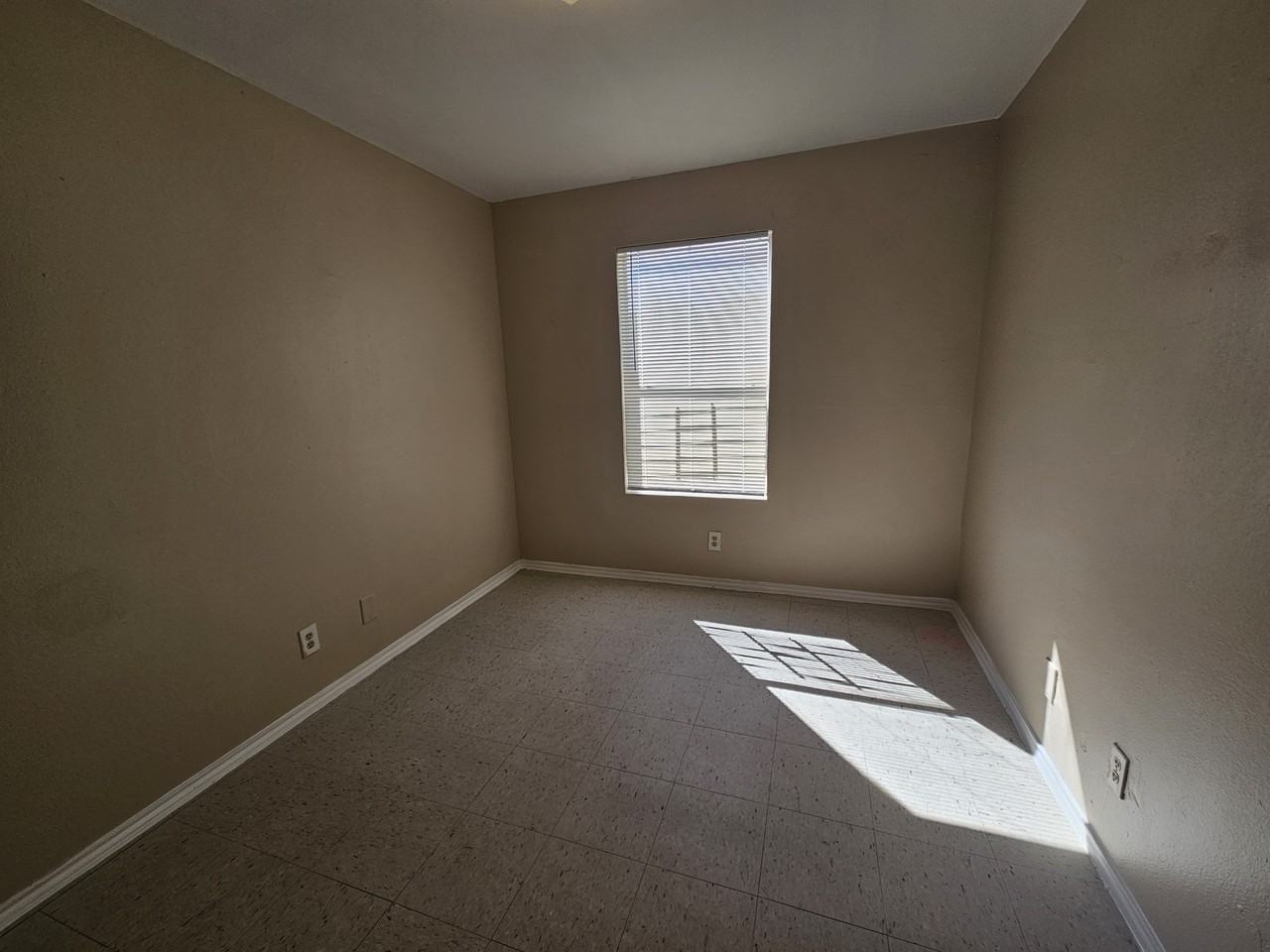 204 E Dullnig Ct #21 - Photo 3 of 7