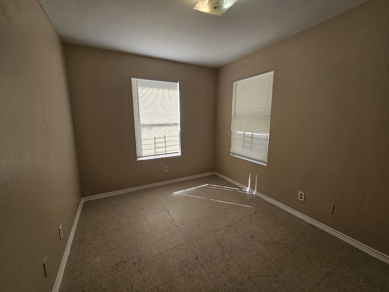 204 E Dullnig Ct #21 - Photo 4 of 7