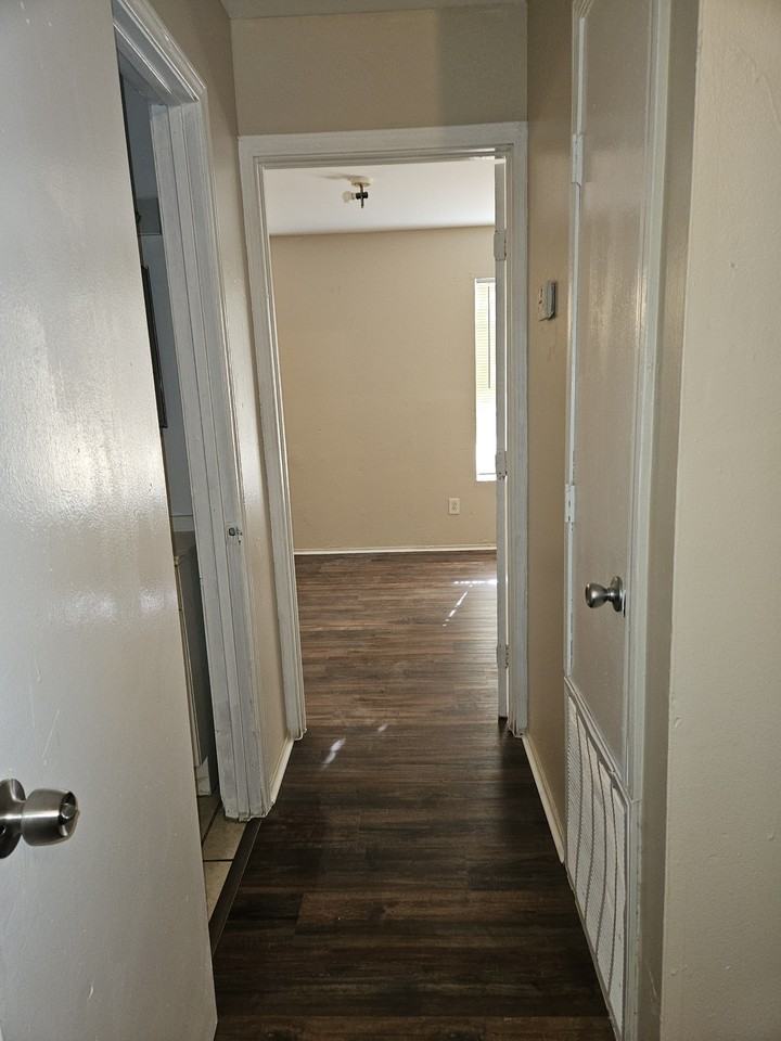 204 E Dullnig Ct #16 - Photo 2 of 4