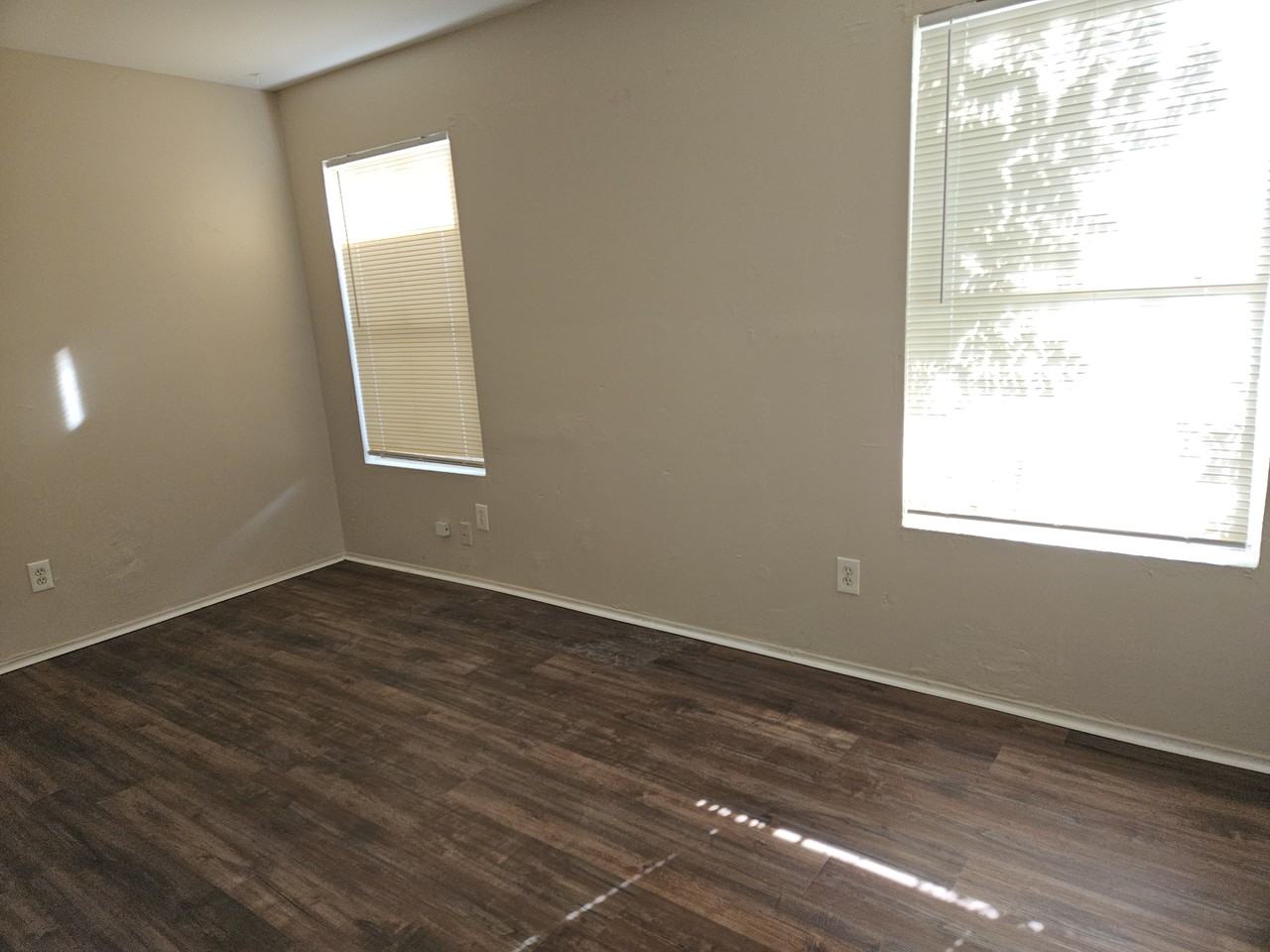 204 E Dullnig Ct #16 - Photo 3 of 4