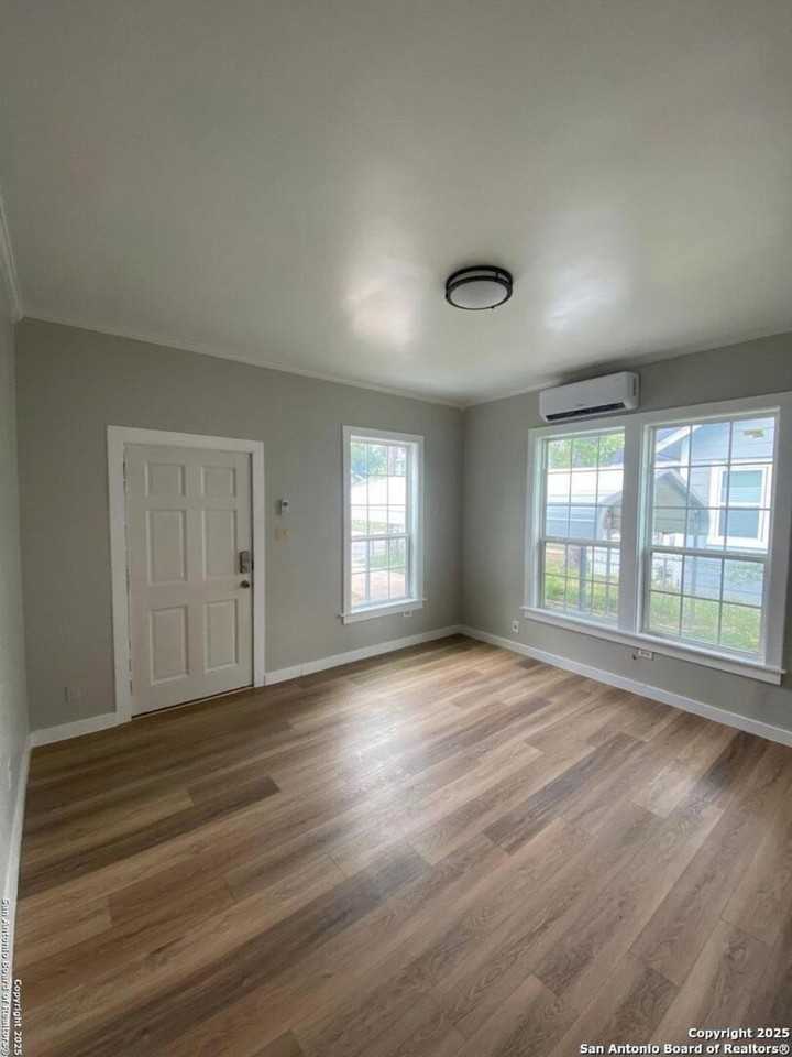 143 E Baylor #NA - Photo 4 of 16