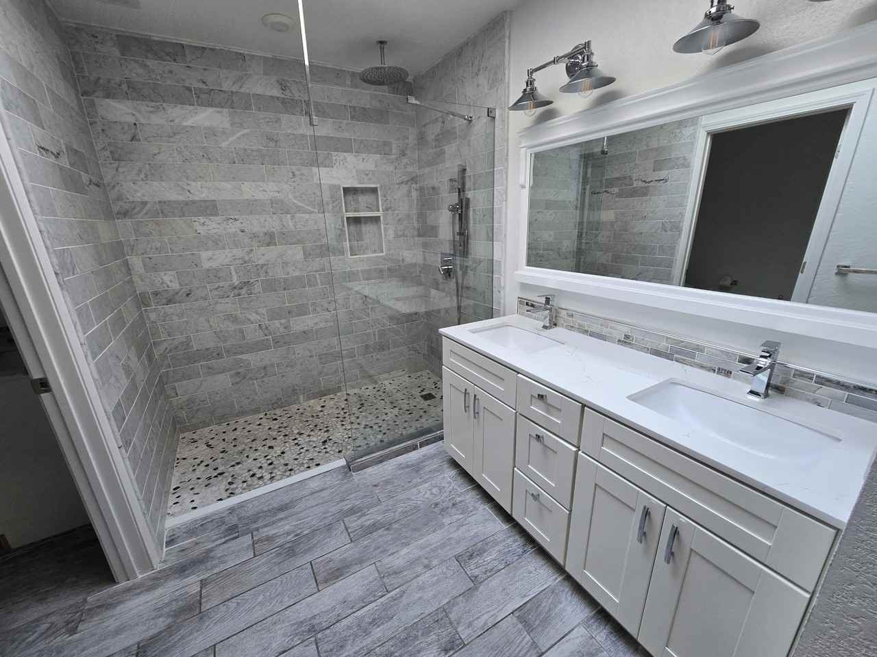 544 Silver Lake Dr - Photo 2 of 9