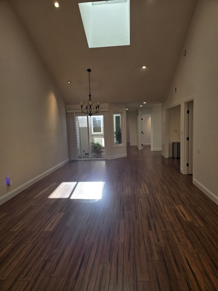 544 Silver Lake Dr - Photo 3 of 9