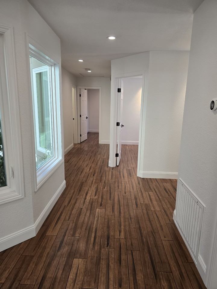 544 Silver Lake Dr - Photo 4 of 9