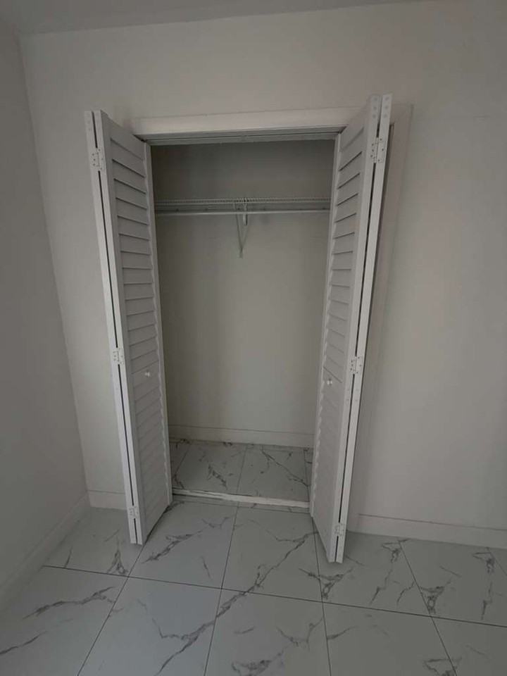 926 Southwest 5th Street #1 - Photo 4 of 6