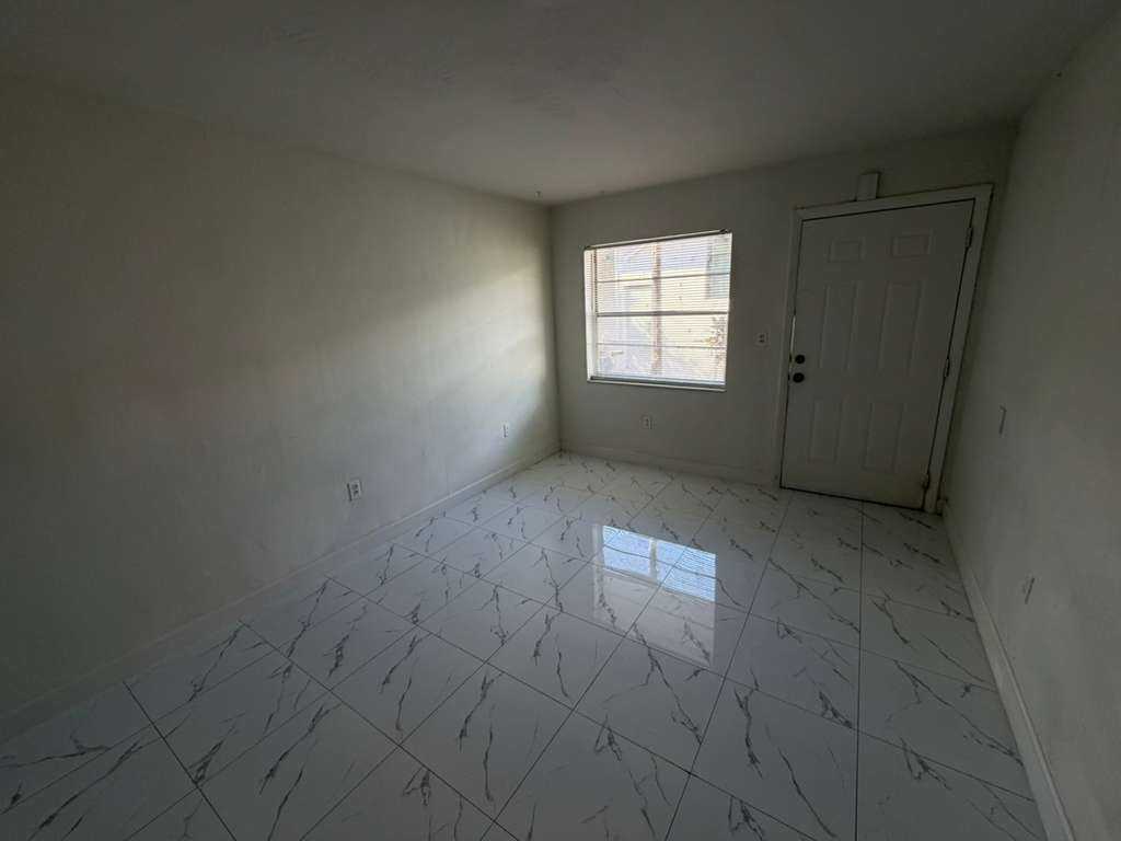 926 Southwest 5th Street #1 - Photo 5 of 6