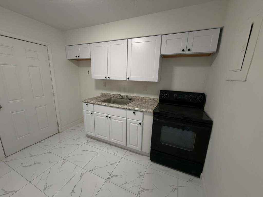 926 Southwest 5th Street #1 - Photo 6 of 6