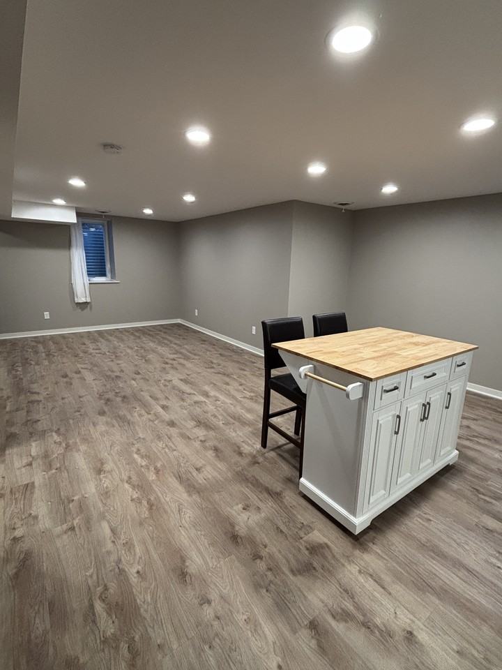 403 Grove Street South - Photo 2 of 9