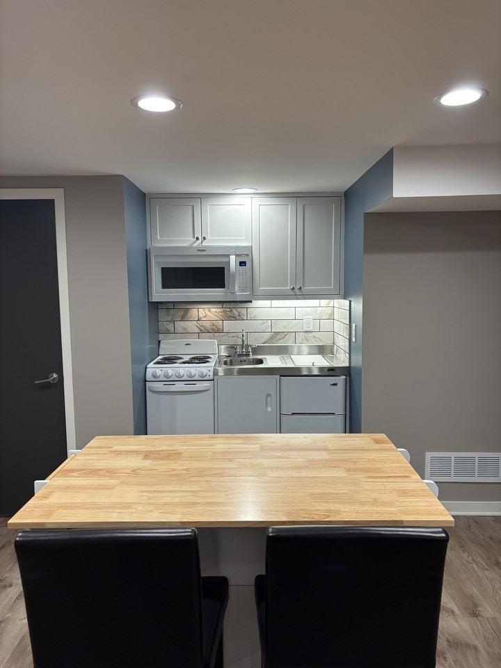 403 Grove Street South - Photo 3 of 9