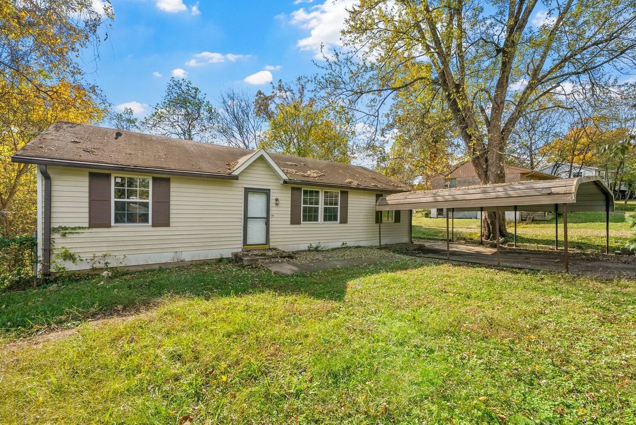 2030 Lintwood Drive - Photo 2 of 22