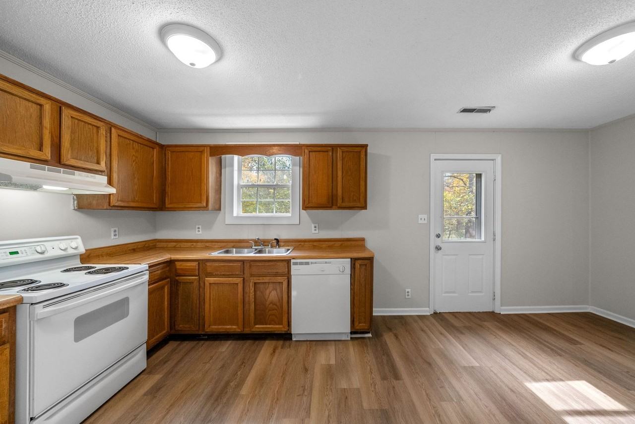 2030 Lintwood Drive - Photo 6 of 22