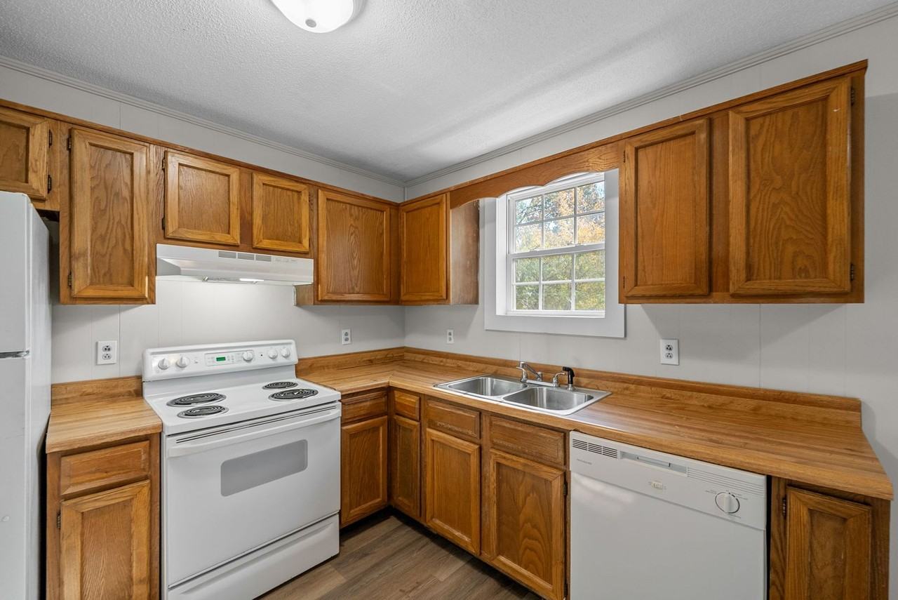 2030 Lintwood Drive - Photo 7 of 22