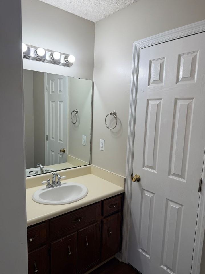 6 South Sawgrass Circle - Photo 2 of 24