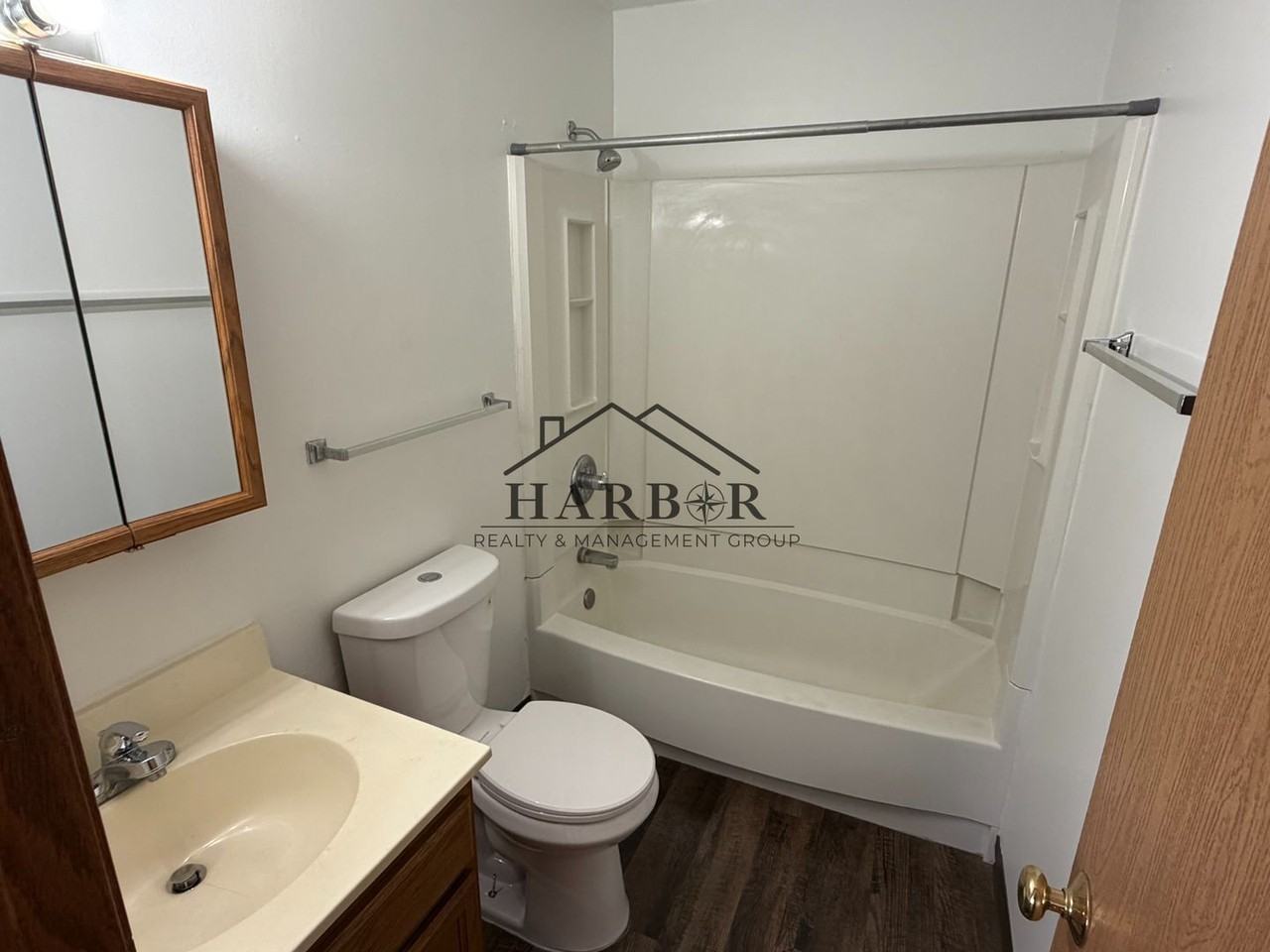 115 1st Avenue Northeast - Photo 6 of 8