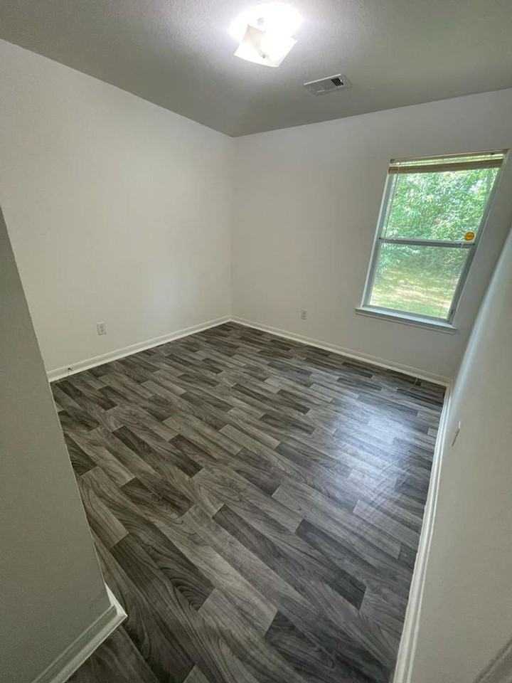 1080 Hulett Dr - Photo 5 of 8