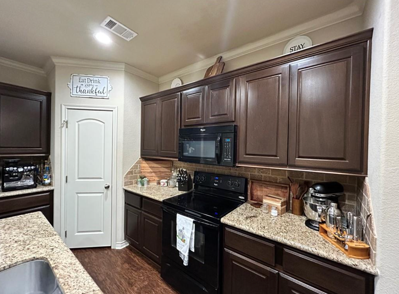 98 Forest Dr - Photo 4 of 18