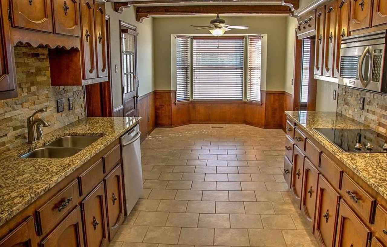 838 Millwood Rd - Photo 5 of 16