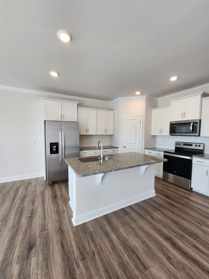 116 Creekview Rd - Photo 4 of 28