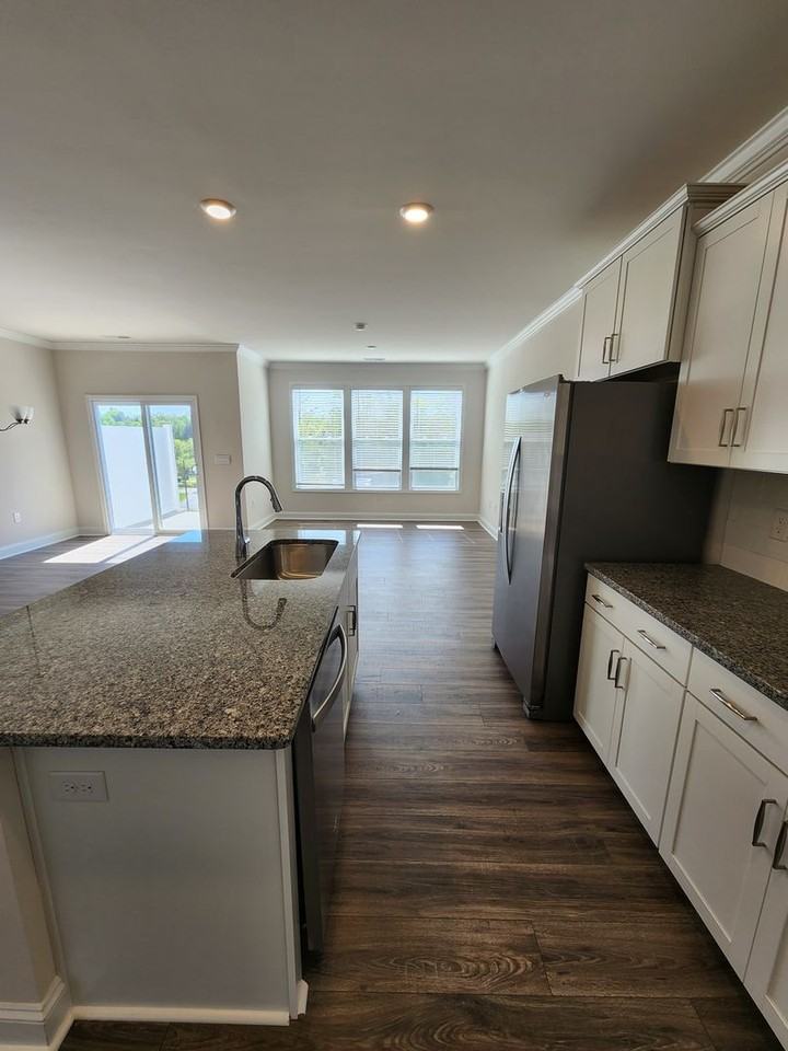 116 Creekview Rd - Photo 6 of 28