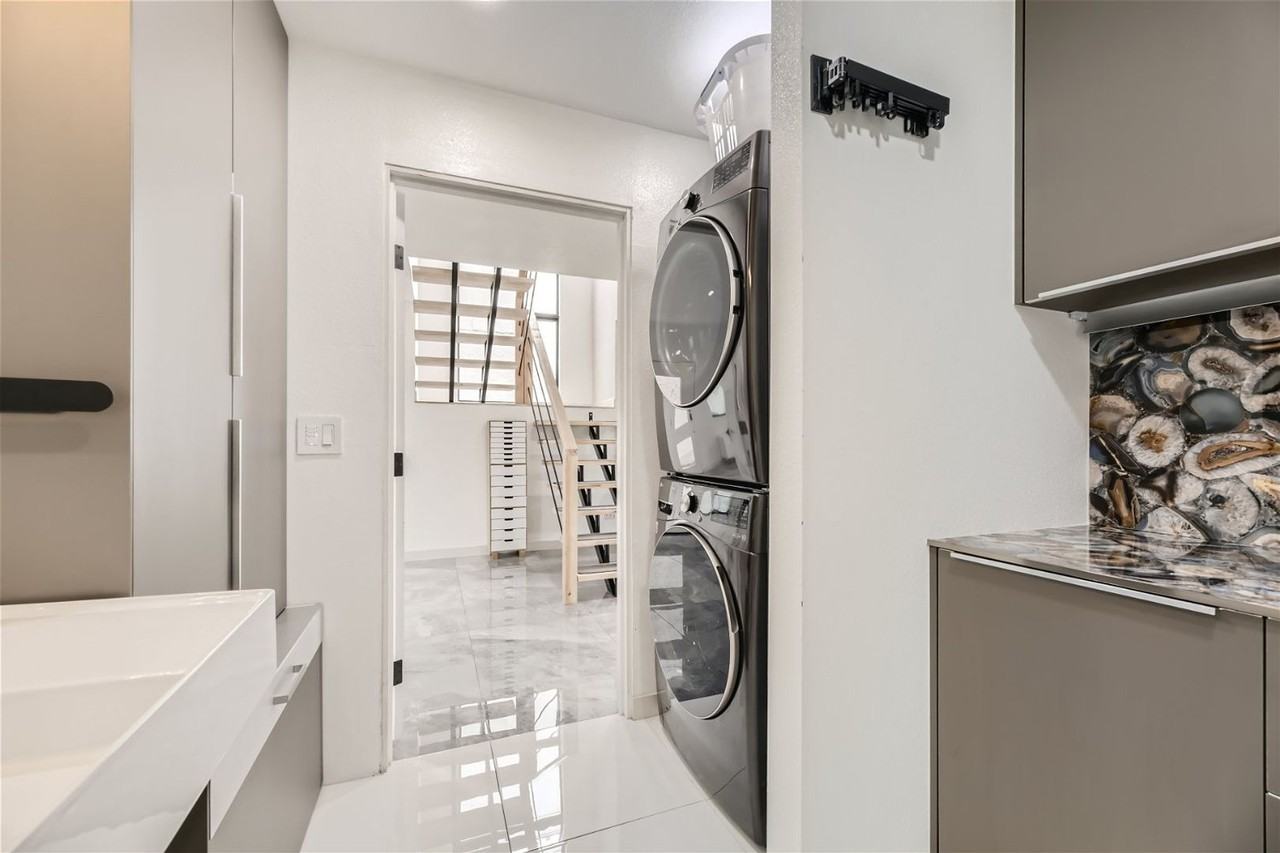 3149 Bel Air Dr - Photo 4 of 21