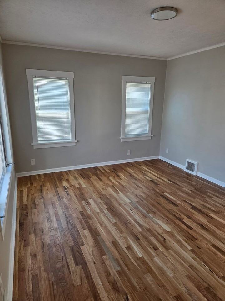 5529 Pine St - Photo 2 of 19