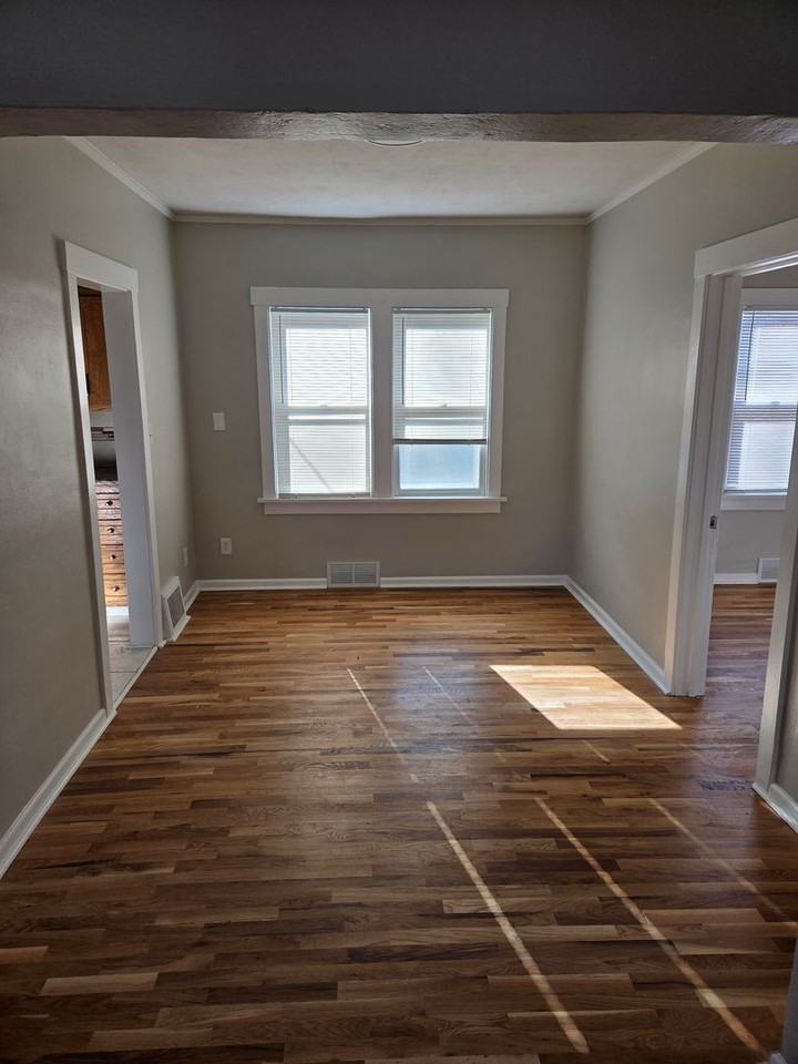 5529 Pine St - Photo 3 of 19