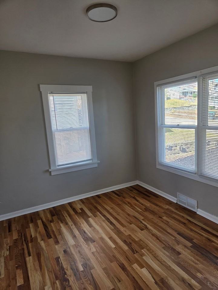 5529 Pine St - Photo 6 of 19