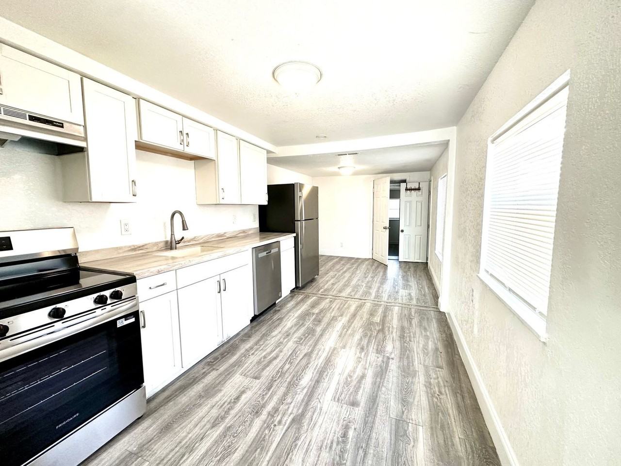 3905 54th Ave N - Photo 3 of 13