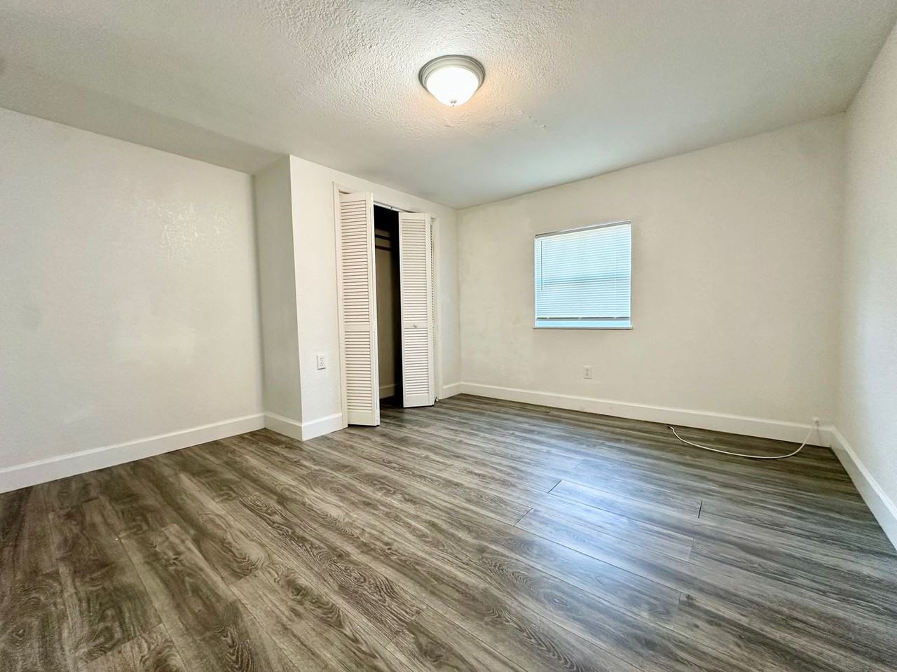 3905 54th Ave N - Photo 5 of 13