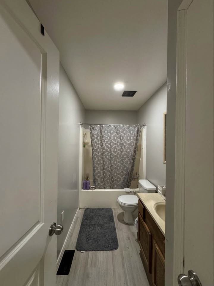 Townhouses - Exeter, MO - Photo 2 of 7