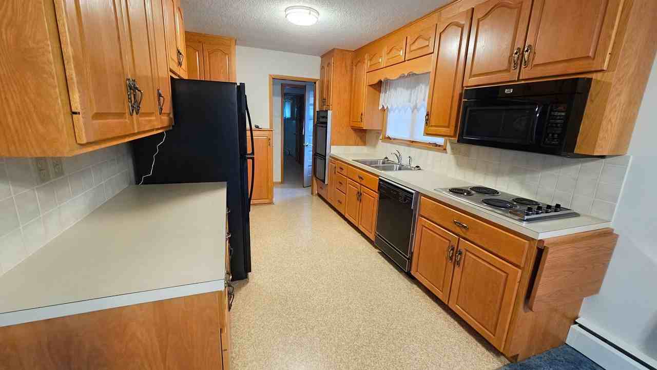 6075 Ne 10th St - Photo 2 of 13