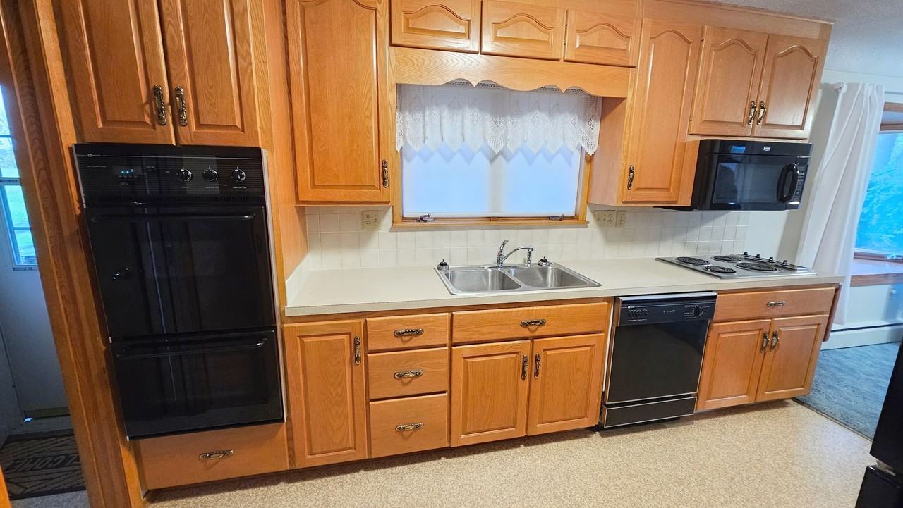 6075 Ne 10th St - Photo 3 of 13