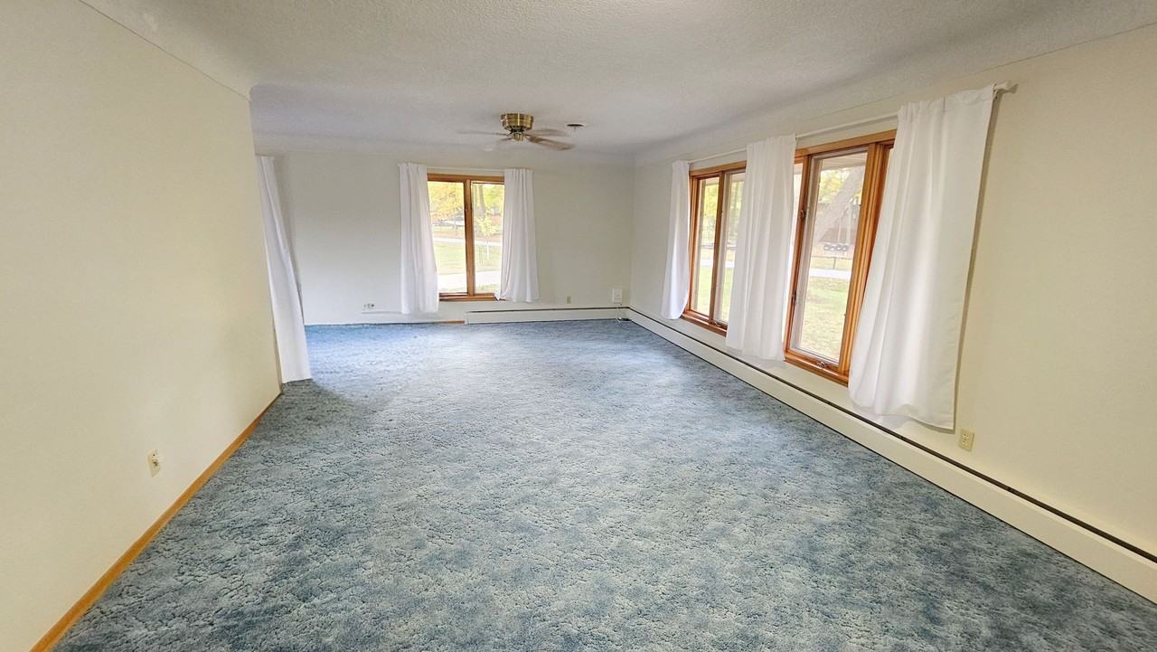 6075 Ne 10th St - Photo 4 of 13