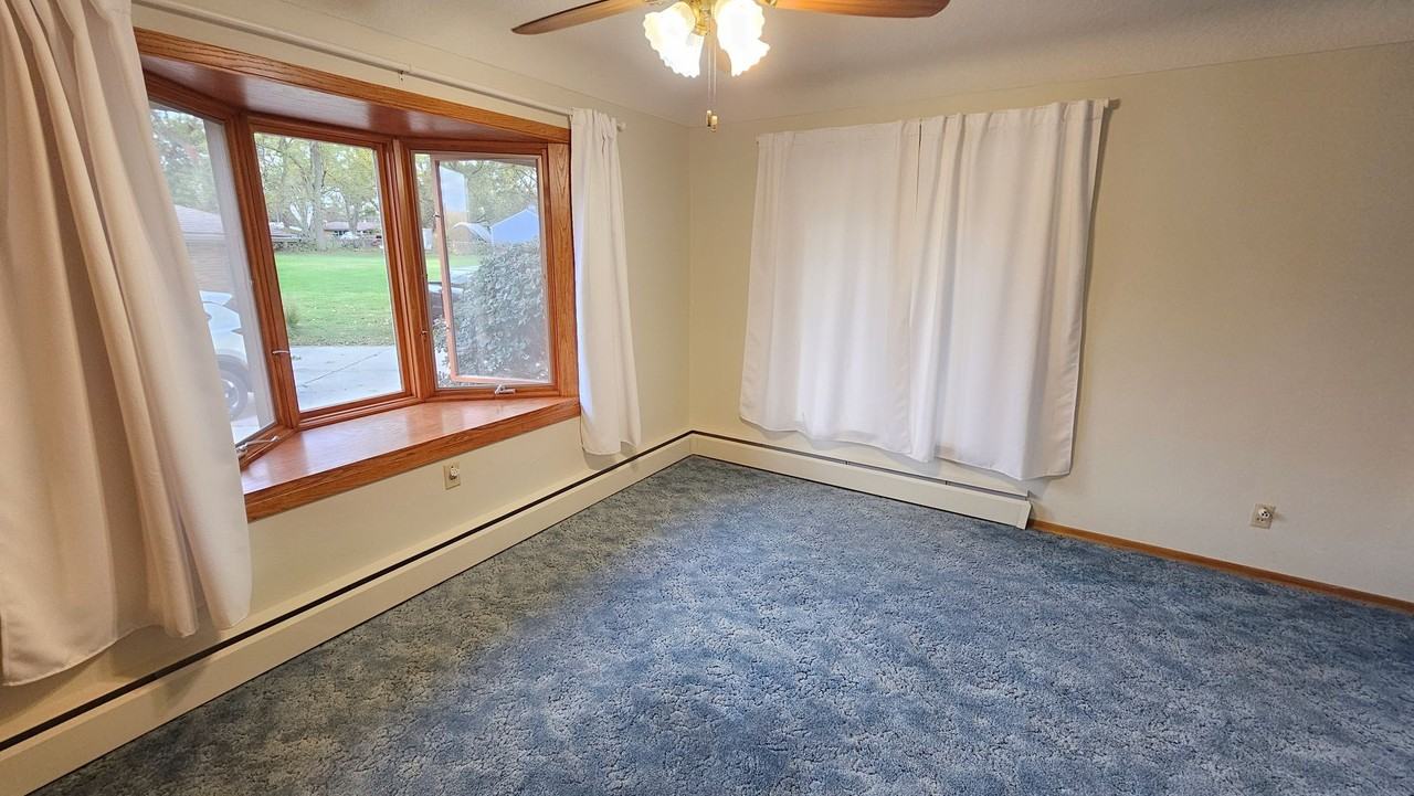 6075 Ne 10th St - Photo 5 of 13