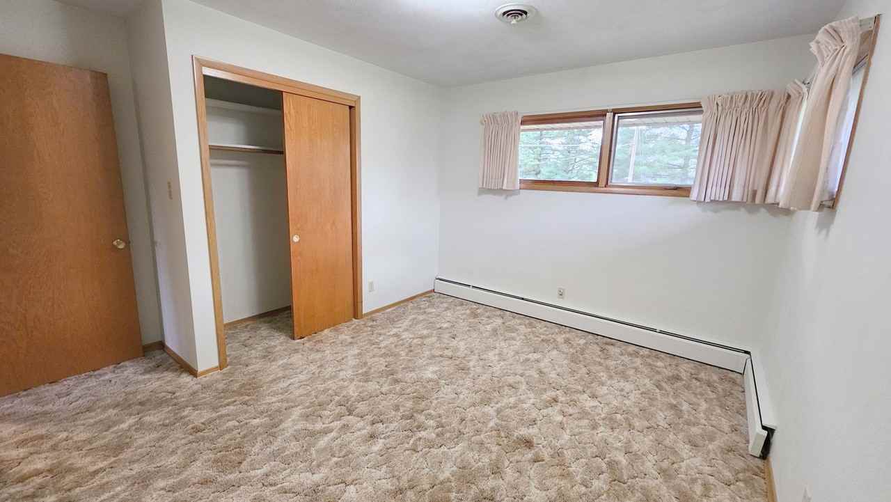 6075 Ne 10th St - Photo 7 of 13