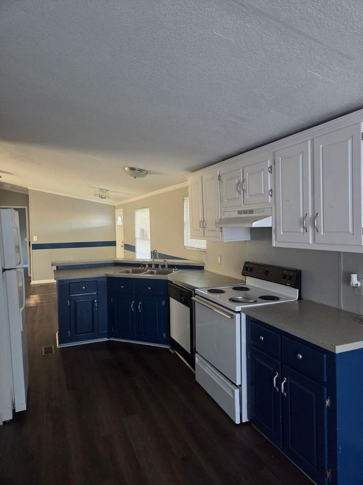 1131 Straight St - Photo 3 of 13
