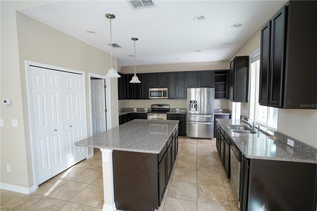 6844 Sundrop Street - Photo 7 of 28