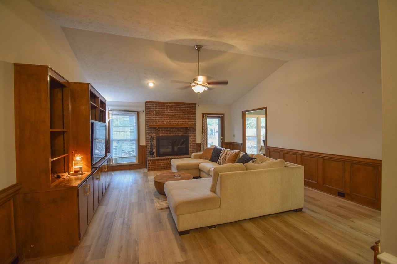 1651 Greenock Ave - Photo 5 of 29