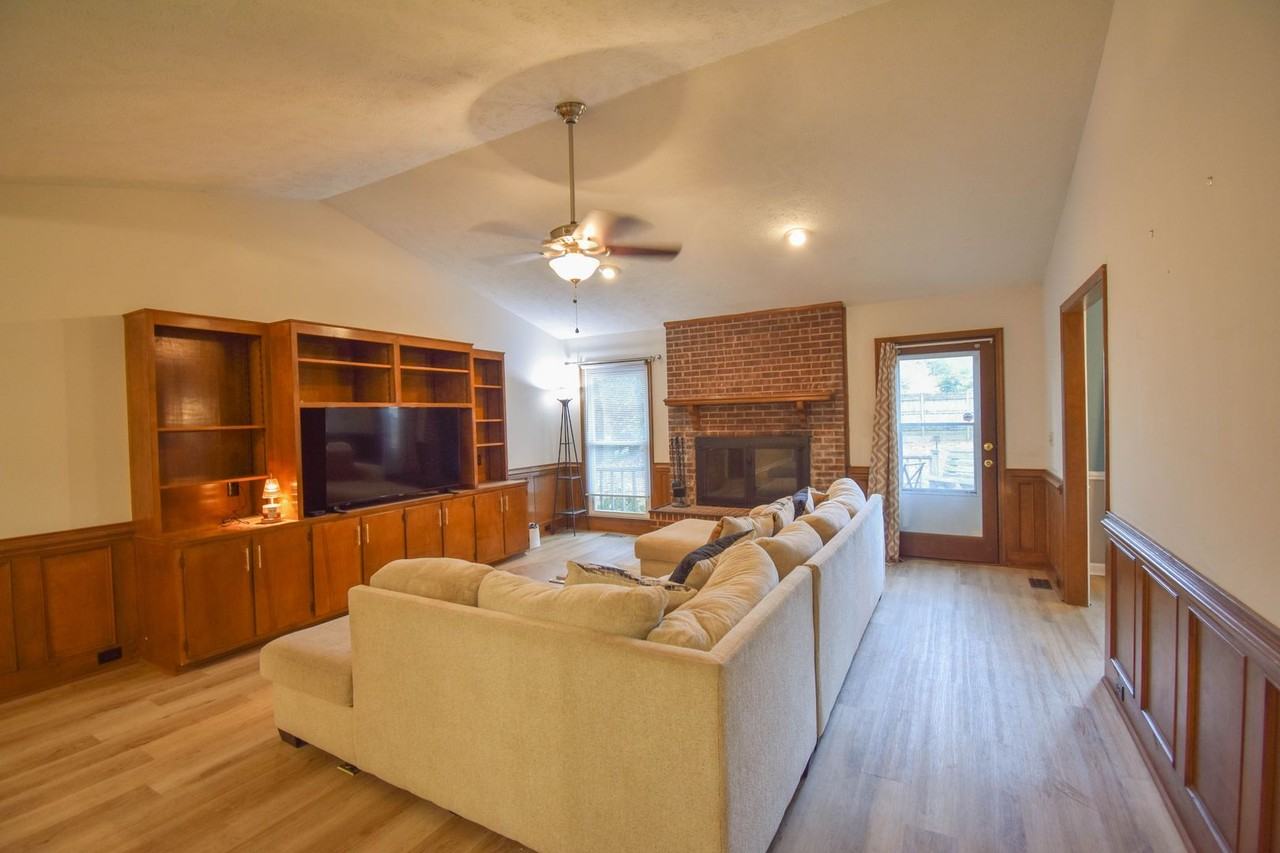 1651 Greenock Ave - Photo 6 of 29